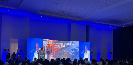 Rinden homenaje a mineros desaparecidos durante Congreso Internacional Minero en Mazatlán