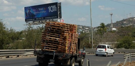 Puente del Café Marino Punto de Riesgo; Faltan unos 150 Metros del Muro de Contención que Limitan con Cuneta Peligrosa
