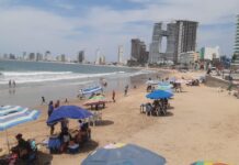 Músicos en Playas Hasta las 7 Tarde y del Jueves al Domingo Santo de las 9 de la Noche hasta la 1:45 Horas del Día Siguiente