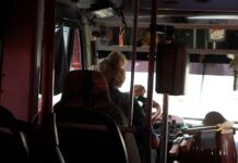 Pasajeras buscan el camión que maneja Jessica por sentirse más seguras