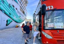 Mazatlán recibe con alegría a más de 11 mil cruceristas y reafirma su brillo turístico