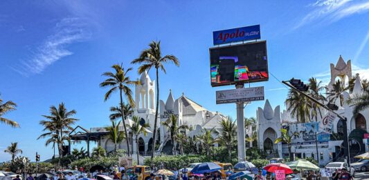 Se manifiestan en Mazatlán en apoyo a profesores detenidos; exigen su liberación