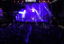 Más de 10 mil personas asisten al concierto de Pancho Barraza en la Semana de la Moto