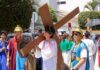 La Parroquia de San Judas Tadeo Celebra la Pasión y Muerte de Jesucristo por la Playa; Cientos de Fieles lo Acompañan