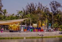 Locales y turistas transitan sobre el Sendero de Paz y disfrutan el brillo del Carnaval de Mazatlán