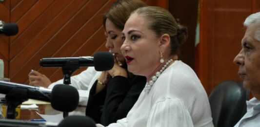 La Regidora Chollet Llevó a Sesión de Cabildo las “Injusticias” que Comete la FGR Contra los Maestros Tejeda y Peña