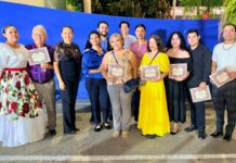 Coro Ángela Peralta brilla en la tradicional expo artesanal