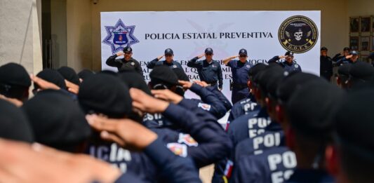 La SSP Sinaloa entrega constancias y reconocimientos a 46 policías estatales que culminan su curso del GOES