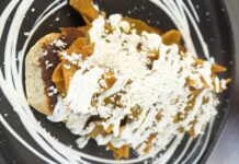 Chefs de las “Garnachas” Conquistan a Mazatlecos con la Torta de Chilaquiles