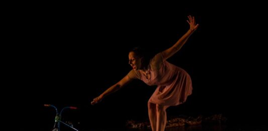 Llega a Mazatlán «Valerio y el espíritu que se libera»: Una joya del teatro físico y la danza ecuatoriana