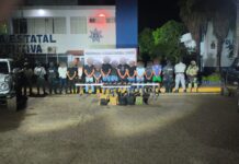 En Rosario, el Grupo Interinstitucional detuvo a 12 masculinos, 3 de ellos menores de edad; les aseguraron 11 fusiles, 1 ametralladora y 2 armas cortas