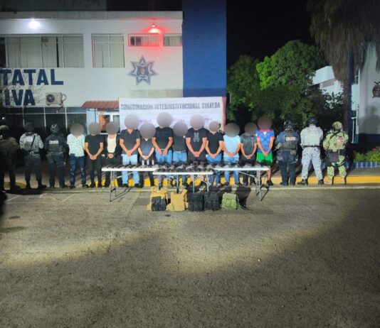 En Rosario, el Grupo Interinstitucional detuvo a 12 masculinos, 3 de ellos menores de edad; les aseguraron 11 fusiles, 1 ametralladora y 2 armas cortas