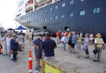 Mazatlán recibe a más de 1,300 cruceristas a bordo del Zaandam