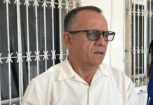Alumnos de la Guerra Monroy toman clases sin luz tras robo de cableado