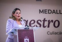 Entrega la gobernadora Yeraldine la medalla “Maestro Rafael Ramírez” a docentes con 30 años de servicio