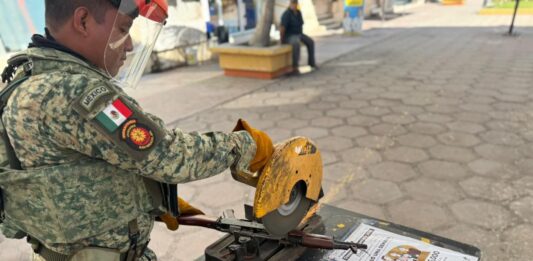 ¡Ya no las quieren! Familias siguen canjeando armas en Desarme Voluntario