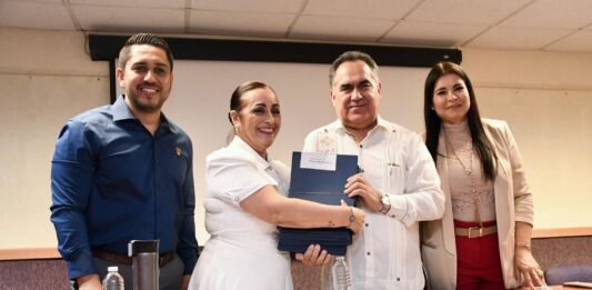 Entregan estabilidad laboral a docentes de Enfermería