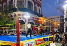 Lucha libre desata emoción en el Centro Histórico de Mazatlán