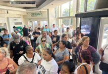 Familias mazatlecas protestan por aumentos en recibos de la CFE