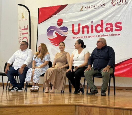 Entregan 200 apoyos a madres solteras en Mazatlán