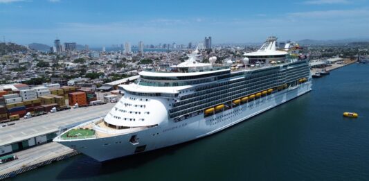 Recibe Mazatlán a más de 3,700 cruceristas