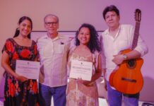 Tarde conmovedora llena de versos con “Poesía de la otra raíz”