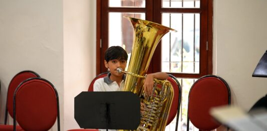 Músicos de la Orquesta Juvenil del CMA listos para el concierto con causa “Voces e Instrumentos”