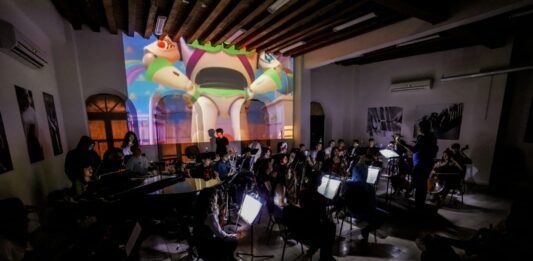 La Orquesta Juvenil del CMA conquista al público con un viaje lleno de poder, emoción y espectáculo visual
