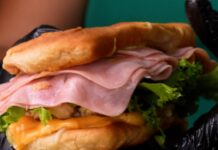 “Empanini D’Marco”, el Bocadillo de Moda en Mazatlán en Cafetería del Valle
