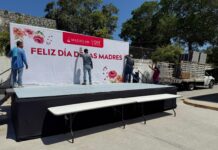 Con tarimas, clavos y vallas preparan escenario para una gran celebración en la 12 de Mayo