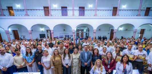 Entrega gobernadora Yeraldine kits de estimulación temprana para la prueba EDI al sector salud
