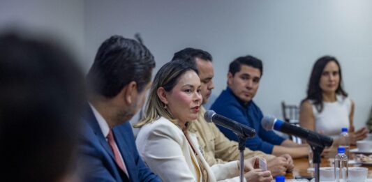 Gobernadora Yeraldine signa convenio con la CMIC nacional