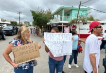 Manifestantes piden regularización de terrenos y servicio de energía eléctrica en Mazatlán