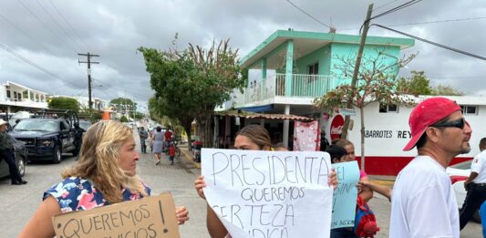 Manifestantes piden regularización de terrenos y servicio de energía eléctrica en Mazatlán