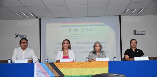 Bienestar Universitario promueve la convivencia positiva; lleva programa de risoterapia a la comunidad de la Preparatoria Hermanos Flores Magón