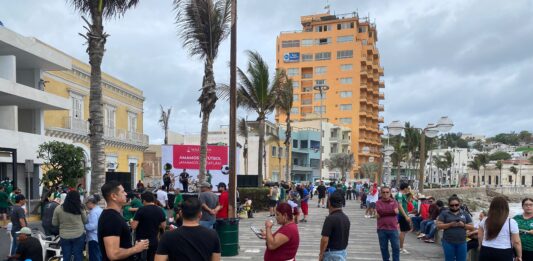 Visitantes y mazatlecos viven la fiesta mundialista en Olas Altas