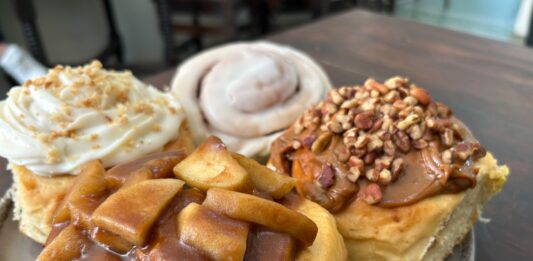 Roles de canela de masa madre, la especialidad que distingue a Casa Estrada
