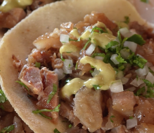 Tacos y Carnitas Manjarrez… ¡Aquí Nada Más mis Chicharrones Truenan!