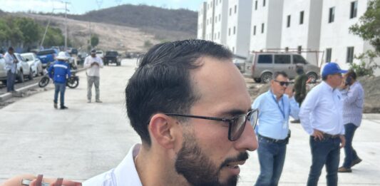 Inician reparación de marquesina del mercado Pino Suárez