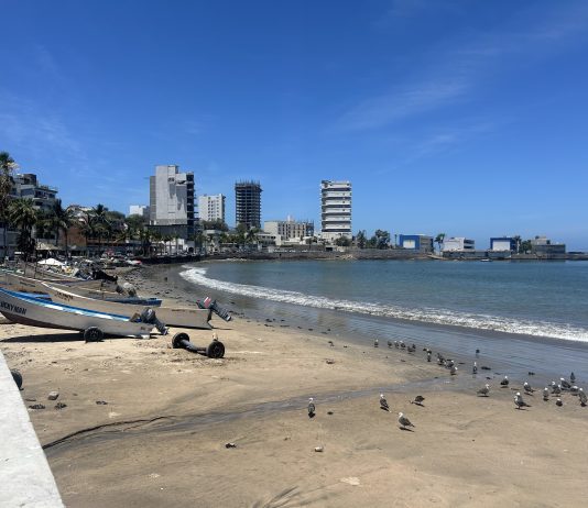 Pescadores de Playa Norte tienen casi un mes sin poder salir a trabajar por mar de fondo