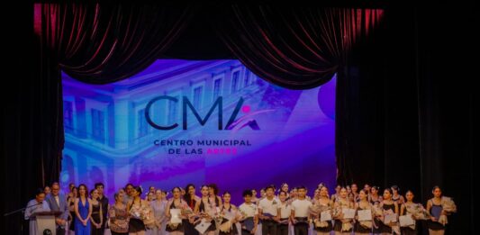 Entregan diplomas a graduados de la EMBC durante la puesta en escena de “La Muñeca Encantada”