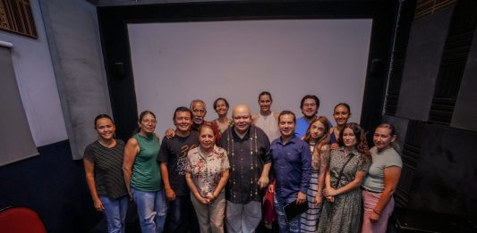 Una profunda inmersión musical y anécdotas históricas ofrece Lázaro Azar