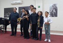 La música como lazo de amor: María del Rayo aprende trompeta para enseñar a su hijo