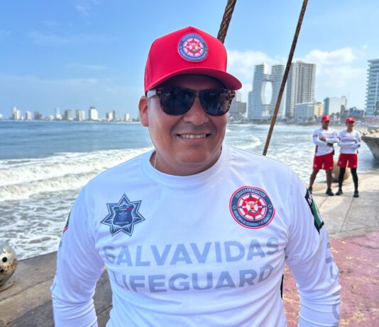 Mar de fondo mantiene restricciones en playas de Mazatlán