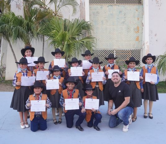 Con el zapateado del norte y el son de la costa, despide el ciclo el Taller de Folklor Infantil del CMA