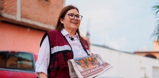 Imelda Castro destaca avances en derechos de las mujeres al visitar domicilios de Culiacán