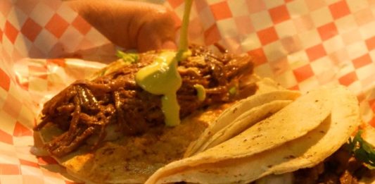 Inauguran Tacos Mazabirria y las.. ¡Mil Maneras de Comer Birria!