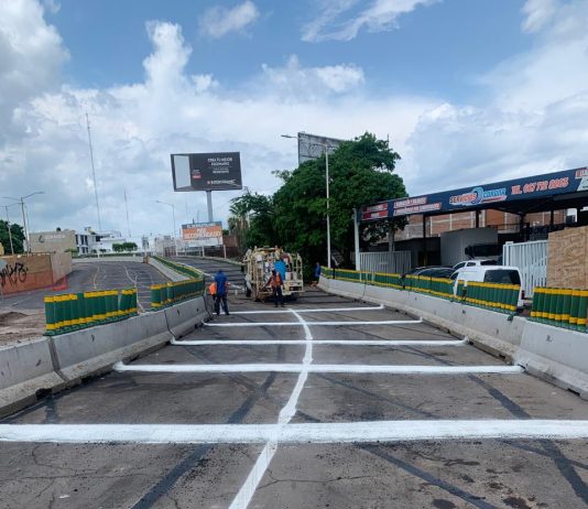 Se habilitaron dos carriles a la circulación de oriente a poniente por la obra del puente del boulevard Pedro Infante.