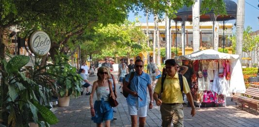 Recibe Mazatlán a más de 3,800 turistas en el primer crucero de julio